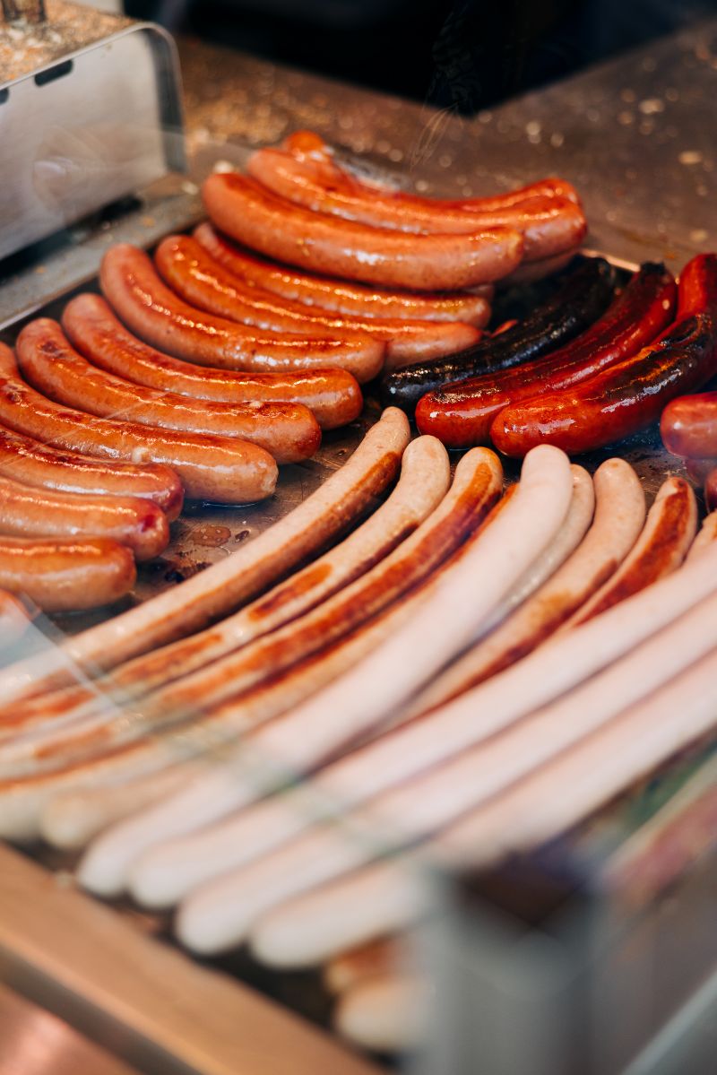 Würstel auf dem Grill