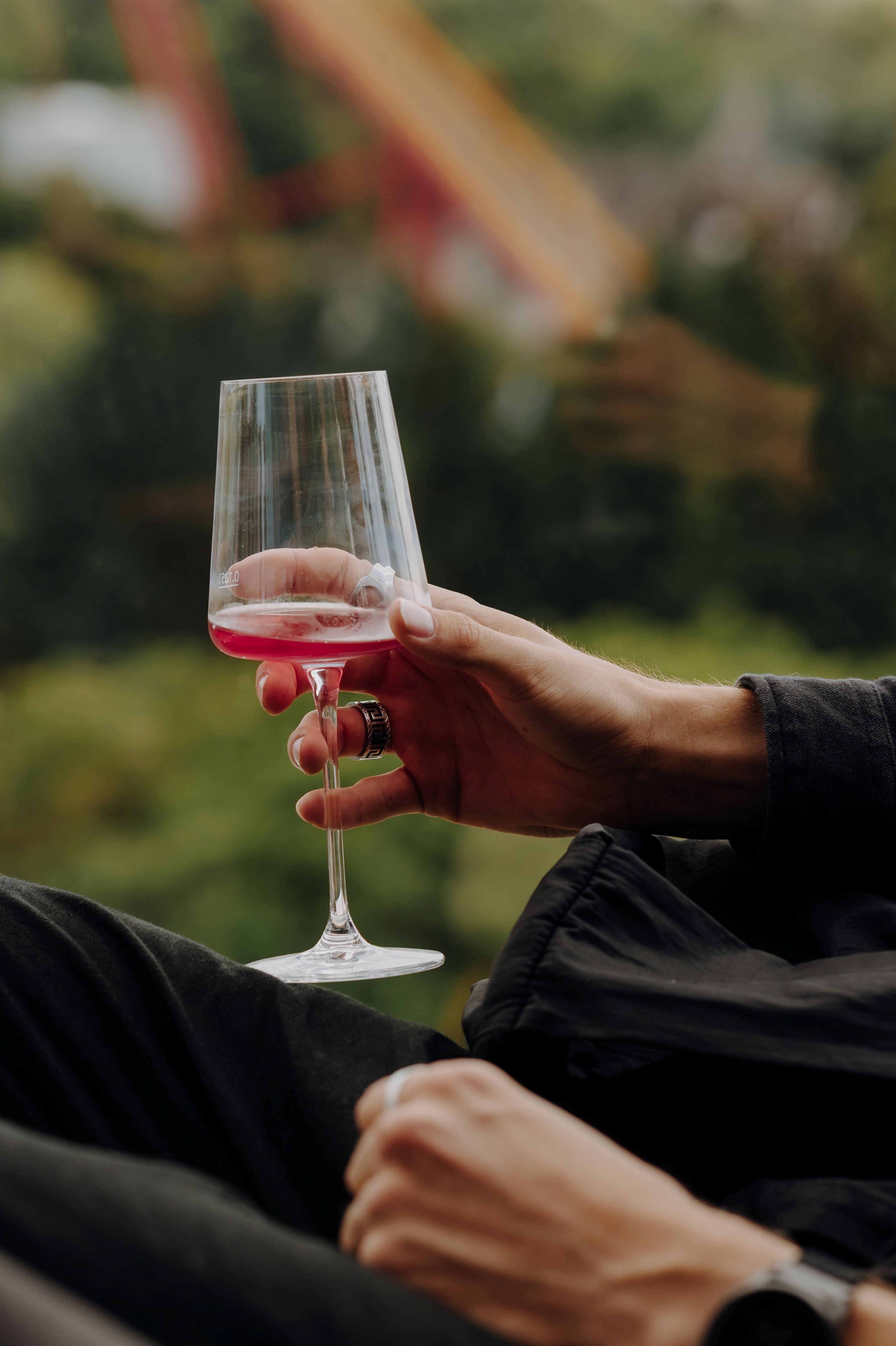 Ein Glas Roséwein aus Österreich.